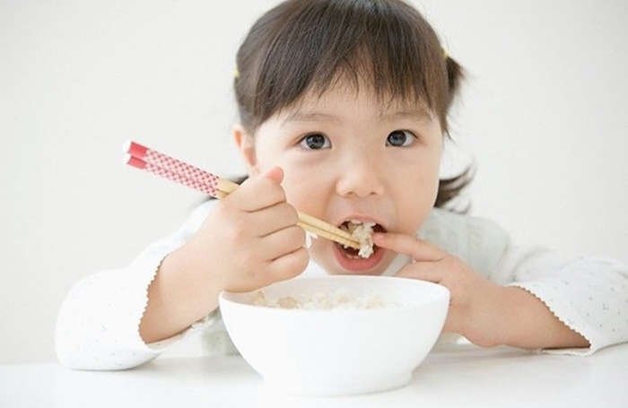 Sử dụng tương cà trong các món ăn sẽ làm cho bữa ăn của bé trở nên thú vị hơn và khuyến khích bé ăn nhiều hơn.